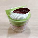 シャトレーゼテラス - 料理写真:北海道産純生クリーム使用ベリーとピスタチオのカップ