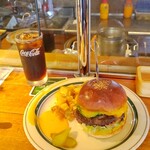 THE CORNER Hamburger & Saloon - 