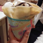 BEAT SWEET CREPE - マシュマロ&チョコレートはレギュラーサイズ750円