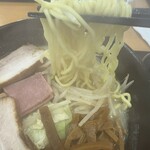 Touson - 熱々味噌スープが絡む縮れ中太麺