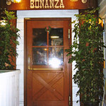 Bonanza - 2階へ階段を上がって頂きますと正面に扉が・・