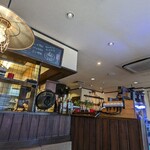 イタリアンカフェ ピアチェーレ - 店内　お客さんはGooglePixel消しゴムで消しました