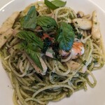 イタリアンカフェ ピアチェーレ - 海老とキノコのジェノベージェ