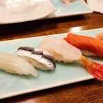 稲城 ヨロシク寿司 - スミイカ、シンコ、ボタンエビ、マスノスケ漬け