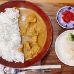 ぷち ぼぬーる - 料理写真:カレーセット(カレー+ミニサラダ)¥800