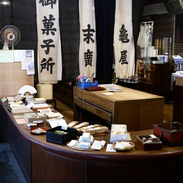 京焼　清水保孝作　掛分亀遊文　花入　扁壷　共箱　C　R4061 仁清意 扇面形立雛図香合 三代 真清水蔵六（作) 共箱 | 古美術ささき