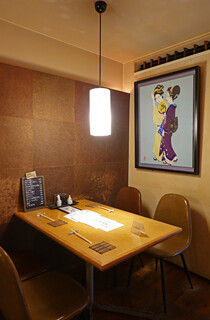 Shibata - テーブル席の美人画