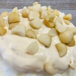 かき氷店 小桃 - たくさんのマカダミアナッツが盛られていて贅沢♡