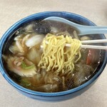 西華 - 五目ラーメン 麺リフト