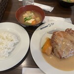 レストラン シン - チキンソテー！
