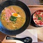 Hokkaidou Kittin Yoshimi - 札幌味噌ラーメンと牛トロごはんセット