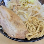 チャーシュー太いけど