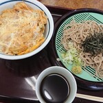 山田うどん食堂 - かき揚げ丼530円、ざるそばセット270円 税込。