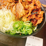 韓丼 - カルビ丼大盛り 890円