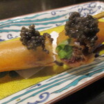 眞善美 - 蛍烏賊と菜の花の春巻き、キャビア乗せ。