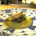 眞善美 - ホワイトアスパラの炒め物 と 自家製干し肉。