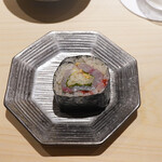 Sushi Nishizaki - 鯵と梅肉、大葉、茗荷の巻物