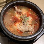 Kuroge Wagyuu Yakiniku Karakuniya - 辛・参鶏湯（シン・サムゲタン）