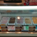 ブルーシール 大阪ベイタワー店 - 店内【ショーケース②】