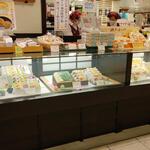 平安堂梅坪 - 平安堂梅坪 福屋広島駅前店 ※この正面にぷよぷよ饅頭売ってます (2023.5月)