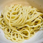 KUCHE - ややカタで弾力とコシがあり喉越しもイイちゅるちゅる太麺。つけ麺はあまり食べないけどコチラのはまた食べたいと思う。