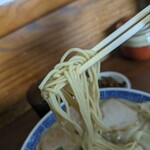 純とんこつ無双 - 大砲ラーメンみたいな喉越しがいい中細麺