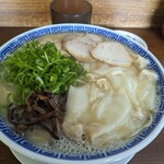 純とんこつ無双 - ワンタン麺大盛　ネギ多め