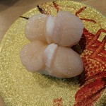 回転寿司 余市番屋 - 活ホタテ。