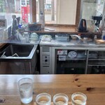 217130969 - 厨房　下の冷蔵庫にほ沢山の日本酒