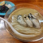 magari - 牡蠣と煮干しの冷やし(蒸牡蠣増し)