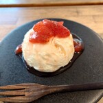 東向島珈琲店 - レアチーズケーキ苺ソース