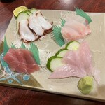 民謡居酒屋 かなさんどー - さしみ盛り合わせ（島ダコ、琉球スギ、マグロ、ブダイ）1,320円