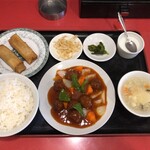 南華楼 - 肉団子の甘酢炒め＋自家製春巻