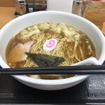 らーめんどんぐり - ワンタンめん、中、950円。