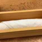 鮨おばな - おしぼり