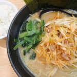 呉 豚骨ラーメン - 豚骨ネギ（醤油）＋ライス