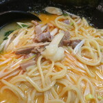 呉 豚骨ラーメン - ニンニク投下～♪刻みチャーシュー