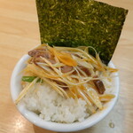 呉 豚骨ラーメン - 勝手にネギチャーシュー丼♪