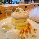 LIKO CAFE - 【９月限定】無花果と紅茶クリームのパンケーキ、ふわふわ生地　1,550円税込