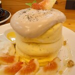 LIKO CAFE - 無花果と紅茶クリームのパンケーキ、ふわふわ生地