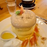 LIKO CAFE - 無花果と紅茶クリームのパンケーキ、ふわふわ生地