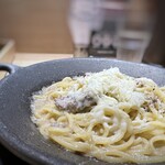 てっぱんのスパゲッティ - ＊メニュー写真よりチーズの量が少ないかしら。(^◇^;) でもソースのお味は悪くないですね。ボロネーゼと言うと挽肉タップリのイメージですけれど、、 「ハンバーグ」を刻んだようなお肉が入っていました。 ボロネーゼと思うと違う印象ですけれど、シロネーゼですから。(^◇^;)。