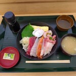 市場食堂 ふじ膳 - 朝の海鮮丼