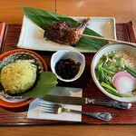 天然ラドン温泉とお宿とお食事 神楽門前湯治村 - 山賊焼御膳