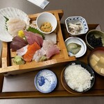 さんずろ家 - お刺身のボリューム満点＋溶ける美味しさ
