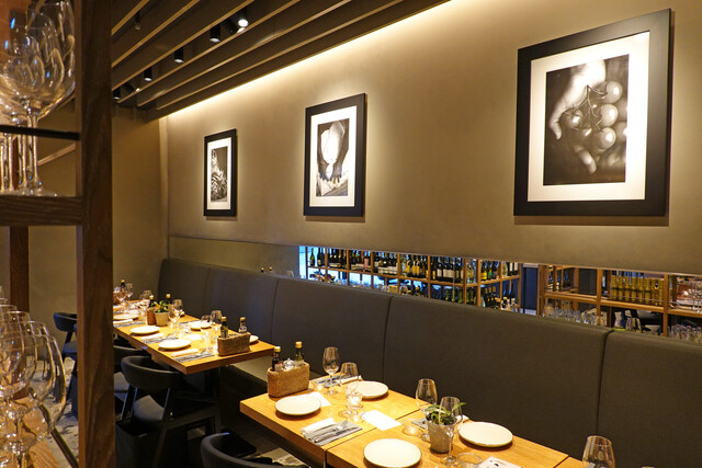 内観写真 : オービカ モッツァレラ バー 六本木ヒルズ店 (OBICA MOZZARELLA BAR) - 六本木/チーズ料理 | 食べログ