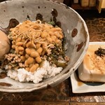 タイニーカフェ - 納豆丼煮卵付き・冷奴