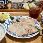 あんちすてーき とろろ麦めし 豚丸 - 