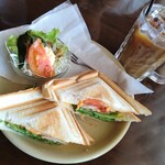 サッチモ - モーニングメニューのホットサンド(ドリンク料金＋380円)