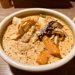 アジアンスープカリー べす - 本日のサービス(豚煮カリー) 
            辛さ4.5、ナリアルスープ変更　　　　　　　　　　　　　　食べログクーポンで揚げ餃子トッピング